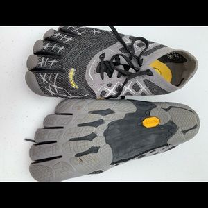 Vibrant men’s running shoes